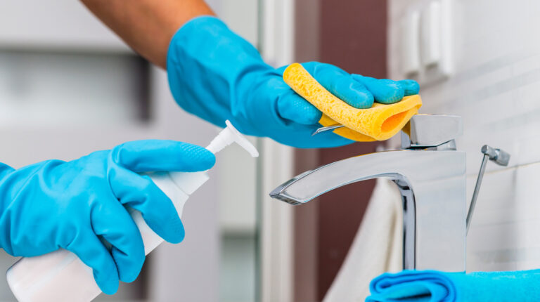 Cleaning,Sink,And,Faucet,With,Detergent